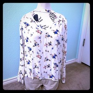 Long sleeve blouse .